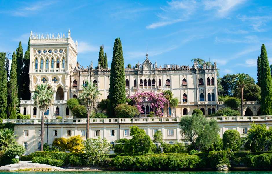 Top   1  beautiful towns the Lake Garda
