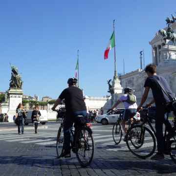 Tour in bici E-Bike in piccoli gruppi nel centro di Roma 