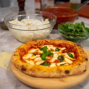 Lezione di cucina nel centro di Milano per piccoli guppi - pizza e gelato