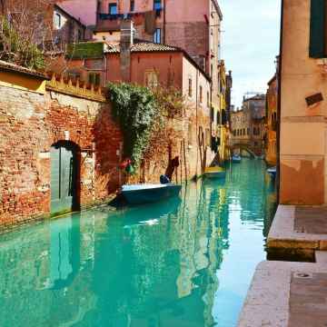 Romantico tour privato per i canali di Venezia in gondola con guida