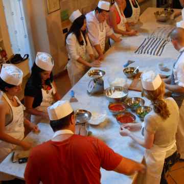 Lezione di cucina di pizza e gelato nel Chianti per piccoli gruppi VIP, partendo da Firenze