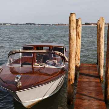 Shared Water Taxi Transfer from centre or Lido to Venice Airport