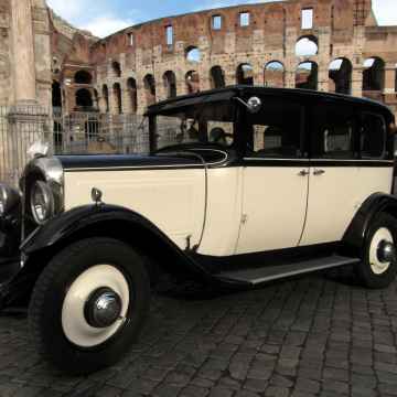 Tour panoramico privato di Roma a bordo di una meravigliosa auto depoca