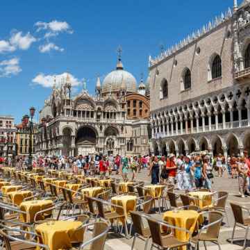 Tour per piccoli gruppi di Venezia con assaggi di piatti locali e giro in gondola