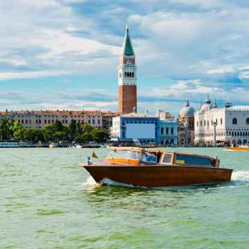 Transfer Privado en Taxi Acuático desde el Aeropuerto de Venecia al Lado de Venecia