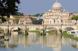 De Milán a Roma en tren de alta velocidad con visita guiada al Vaticano o Coliseo