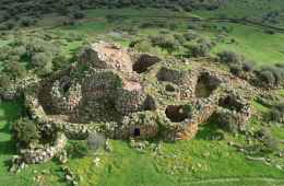 Discover the archaeological area of the Arrubiu Nuraghe