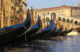 5-days escorted tour to Assisi, Bologna, Venice and Tuscany - Gondole in Venice