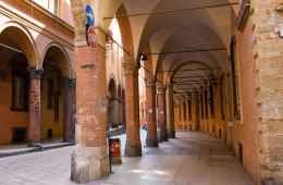 5-days escorted tour to Assisi, Bologna, Venice and Tuscany - Bologna's portici