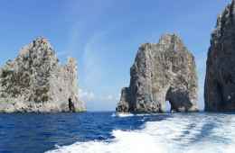 Visit Capri island by boat