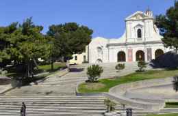Tour guidato dei luoghi di Cagliari: Chiesa Bonaria, Galleria del Sale e mercato