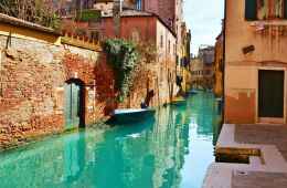 Small group tour of Venice with cicchetti and food tastings