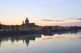 Sunset boat tour with Aperitivo in Florence - Arno River