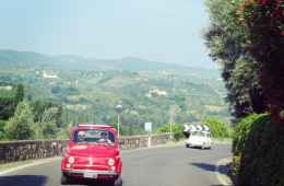 Escursione a bordo di una FIAT 500 per le colline toscane del Chianti