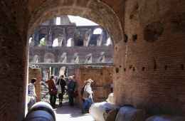 Small Group guided Tour of Colosseum and Roman Forum