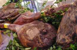 Taste the delicious home-made prosciutto of Sardinia