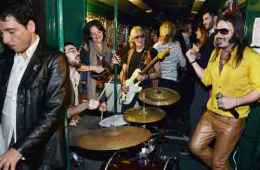 Rome Tour by Tram with Live Music and Italian Wines