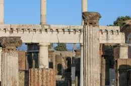 visit pompei form naples