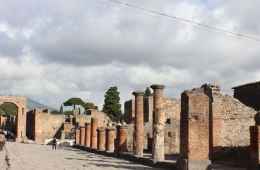 guided tour of pompeii