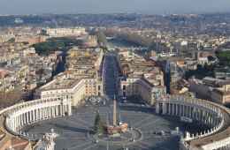 small group toure of Vatican square
