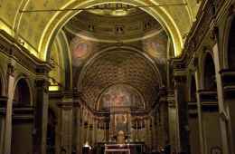 Tour guidato a piedi tra i segreti di Milano: Santa Maria e San Bernardino alle Ossa