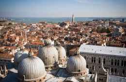 Small Group Tour of Venice centre and St. Marks Basilica with tickets included