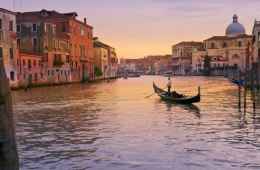 Small group tour of Venice centre and boat tour 
