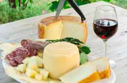A food a wine tasting that will enrich your holiday