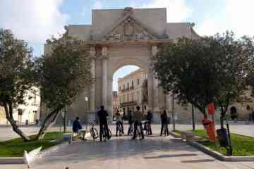 Group Tour of Lecce by Bike with Tasting of Local Products