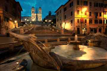 Sightseeing tour in Rome by night on board a private car