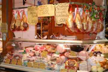 Small Group Cooking lesson and Market Tour in Florence