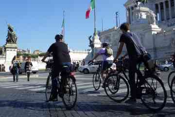 Biking around the fantastic historic Center of Rome