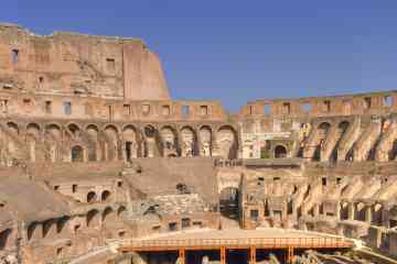 Tour per piccoli gruppi del Colosseo e del Foro Romano con biglietti inclusi