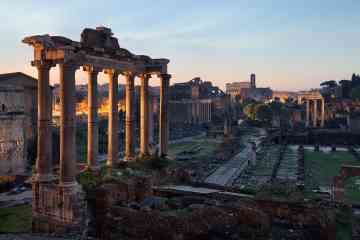 Semi-Private Tour of Colosseum, Roman Forum and Circus Maximus with skip-the-line tickets