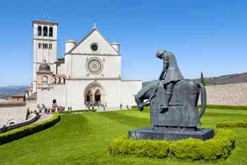 Tour privato in auto alla scoperta dei luoghi di culto di Assisi e Orvieto da Roma