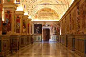 Night Tour of the Vatican Museums with Dinner included