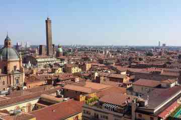 Private full-day tour by car from Parma to Bologna 