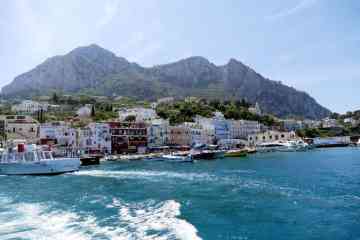 Boat tour of the island of Capri