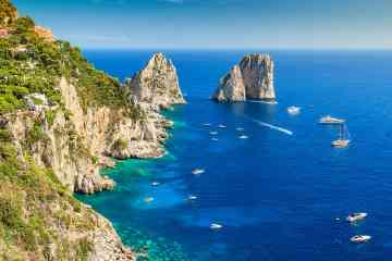 Tour de un día a la Isla de Capri y la Gruta Azul con salida de Roma