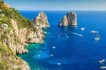 Mini crociera privata all’isola di Capri e visita ai Faraglioni e alla Grotta Azzurra