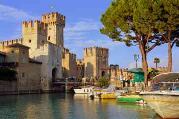 Guided visit of Sirmione and motorboat tour