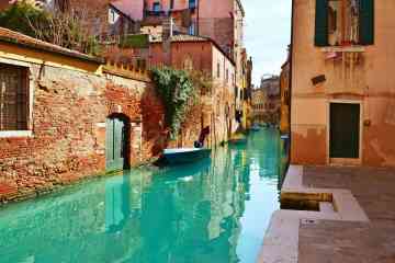 Private Gondola Ride in Venice, with Professional Tour Guide on Board