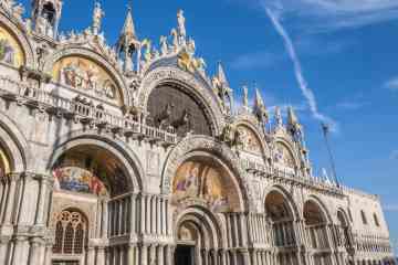 Group Tour of the amazing Saint Marks Basilica in Venice
