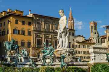 Group Tour of the Centre of Florence and Accademia with guide and tickets