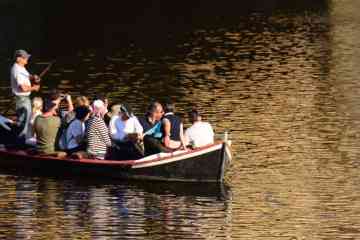 Small Group Boat tour in Florence, with aperitif included 