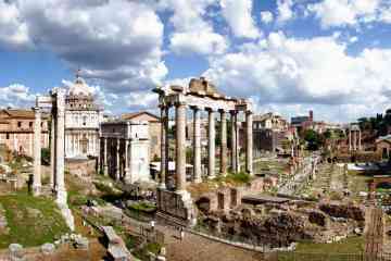 Small Group Tour of Colosseum and Roman Forum with pick-up included