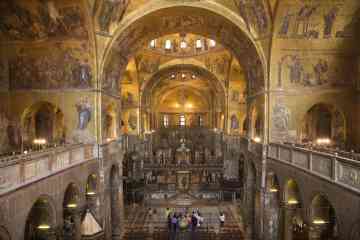 Guided Walking Tour of Doges Palace and St. Marks Basilica in Venice
