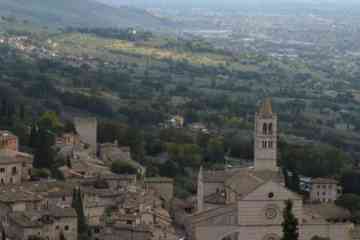 Walking tour of Assisi in a small group