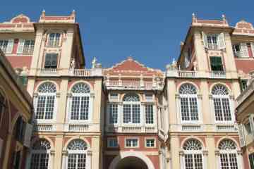 Guided tour of Palazzi dei Roll and Royal Palace of Genoa
