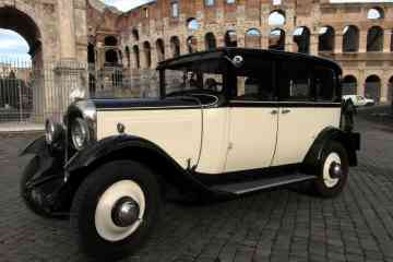 Tour panorámico privado de Roma a bordo de un auto clásico